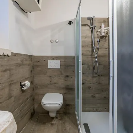 Guesthost - La Filanda - Sora & Sota Apartment *