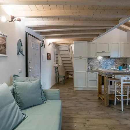 Guesthost - La Filanda - Sora & Sota Apartment *